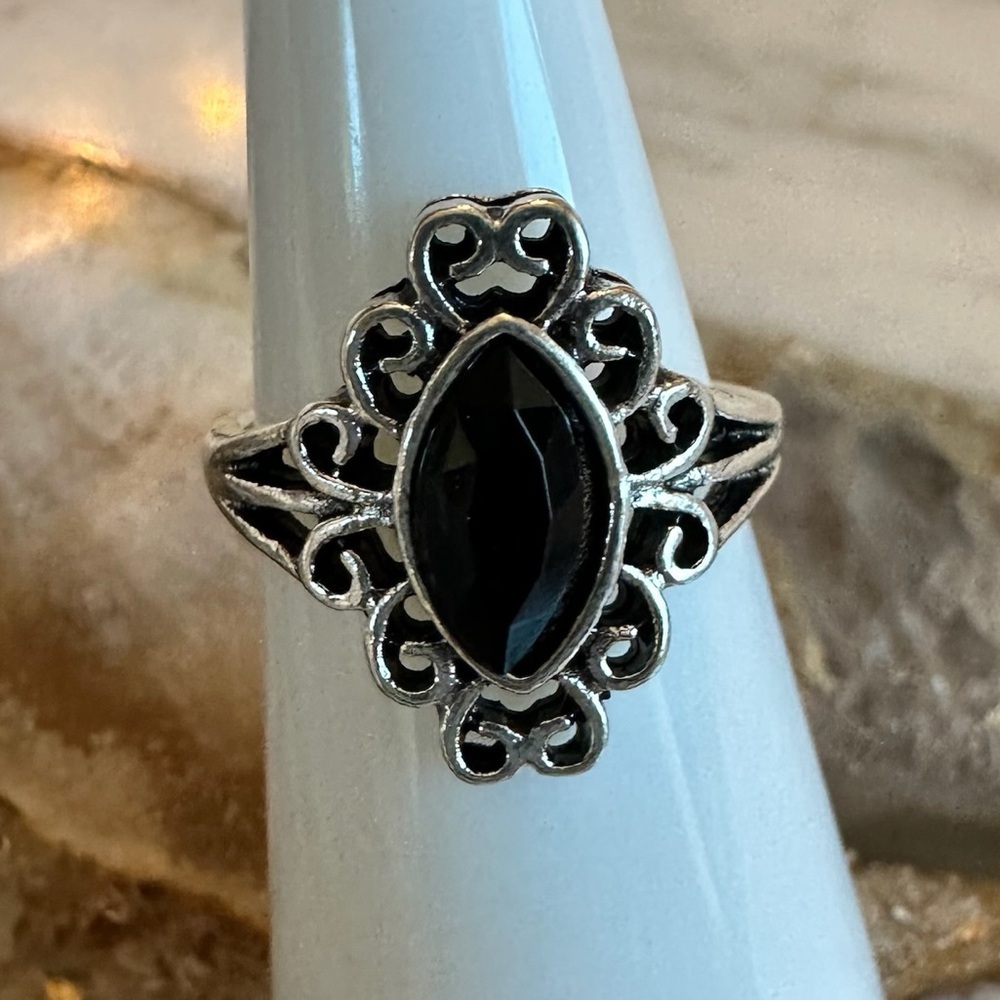 3105 Vintage-Inspired Black Silver Filigree Ring